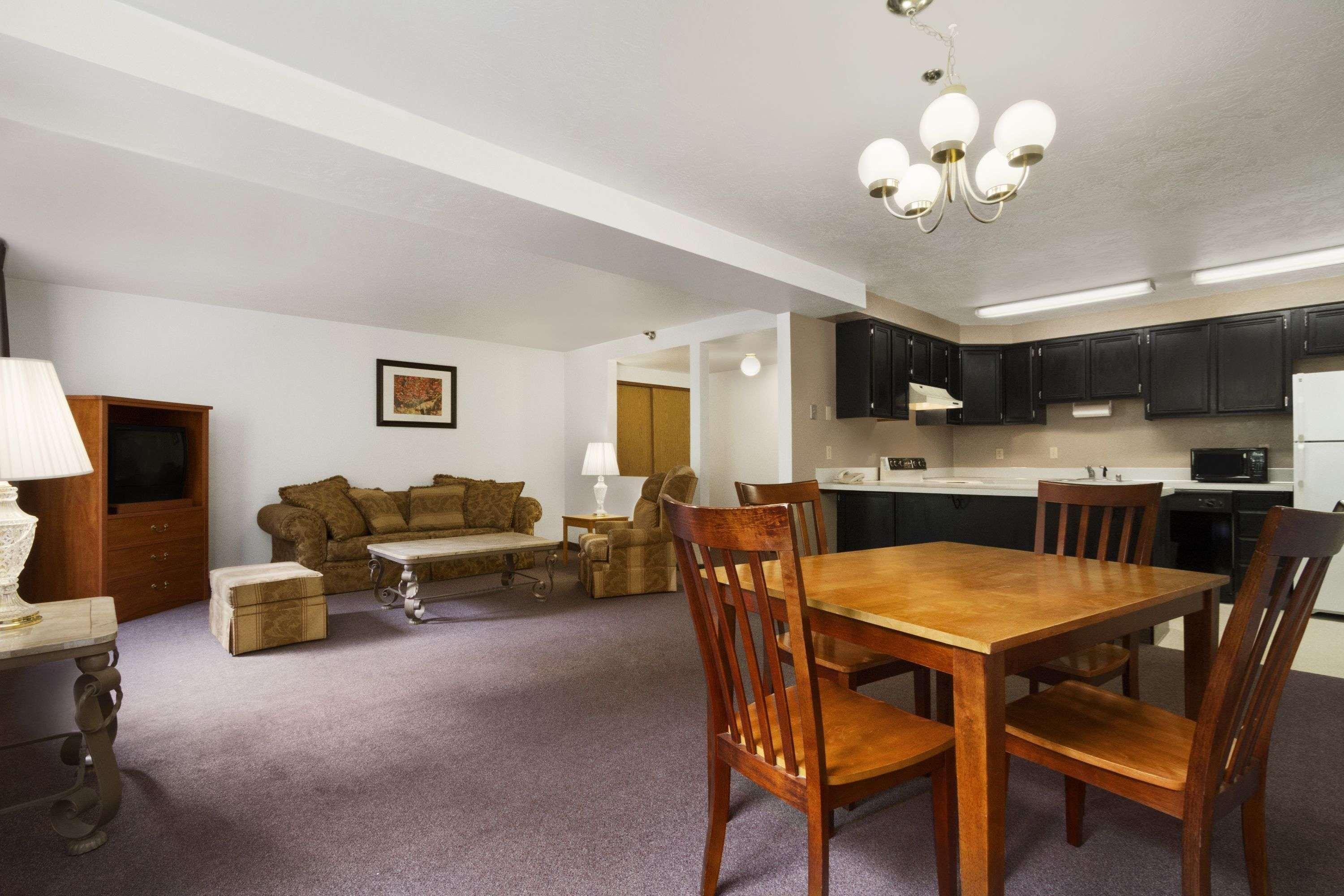 ซูเปอร์ 8 บาย วินด์แฮม พอร์ตแองเจลิส แอท โอลิมปิก เนชั่นแนล พาร์ค Motel ภายนอก รูปภาพ